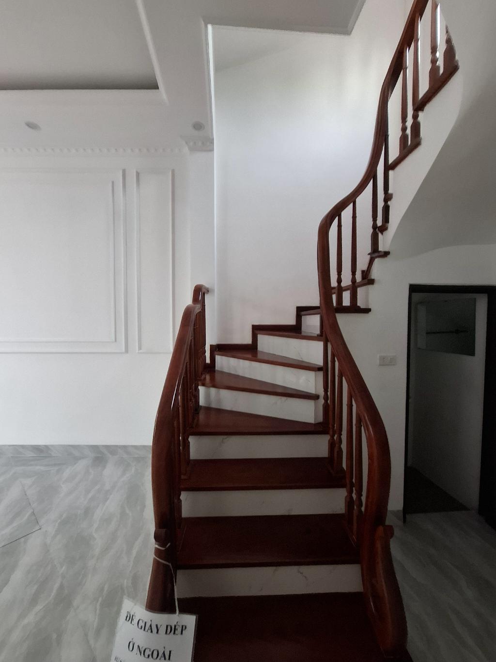 NHÀ MỚI PHỐ TRẦN CUNG- CÁCH 1 NHÀ RA NGÕ TÔ , 30M RA KHU ĐÔ THỊ NAM CƯỜNG- NỘI THẤT ĐẸP.